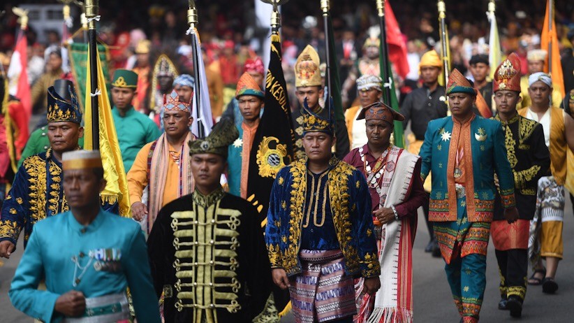 Penampilan Jokowi-JK Pakai Busana Adat Ikuti Upacara Detik-Detik Proklamasi - Bagian 3