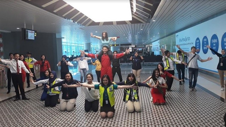 Peringati HUT ke-74 RI, Bandara YIA Tampilkan Flashmob Sambut Penumpang