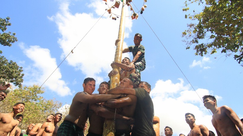 Melihat Keseruan Marinir TNI AL dan Marinir AS Lomba Balap Karung - Bagian 3