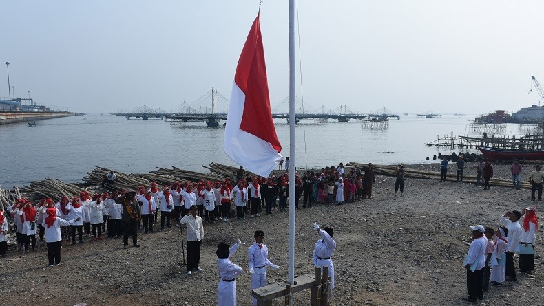 Warga Tanjungpinang Kepri Gelar Upacara HUT ke-74 RI di Atas Laut