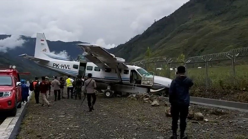 Pesawat Dimonim Air Tergelincir Bandara Mulia Puncak Jaya Papua karena Ban Pecah