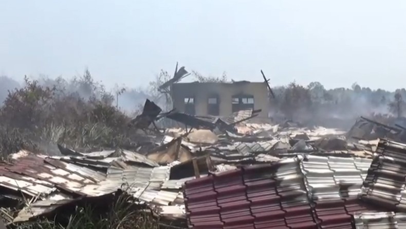 Kebakaran Lahan Gambut di Mempawah Hanguskan Gedung SD dan Jembatan