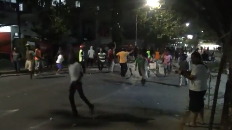 2 Kelompok Massa di Kota Makassar Saling Lempar Batu di Depan Asrama Papua