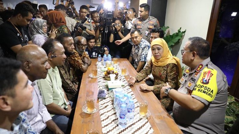 Redam Gejolak, Kapolda Jatim Ngopi Bareng Warga Papua di Surabaya