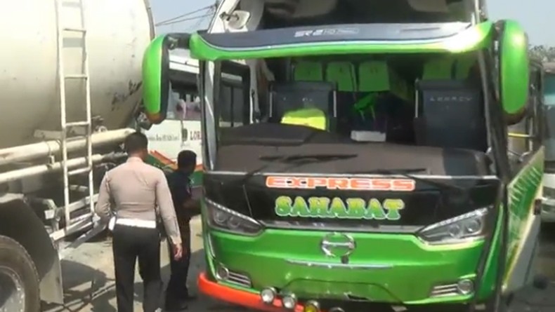 Bus Sahabat Terguling di Tol Merak, 4 Penumpang Tewas, 20 Orang Luka-Luka