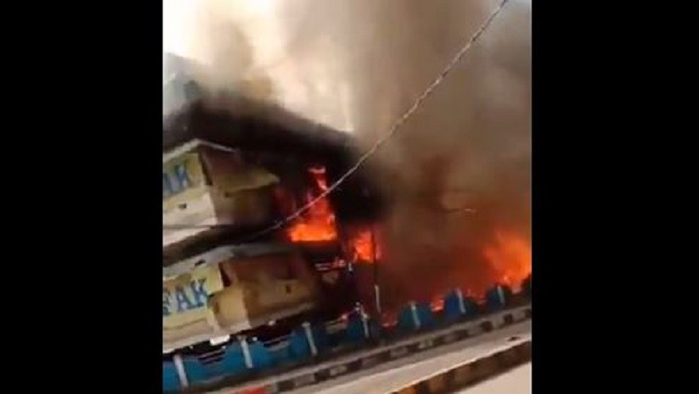 Video Bangunan Terbakar, Netizen: Kondisi Pagi Ini di Fakfak Papua Barat