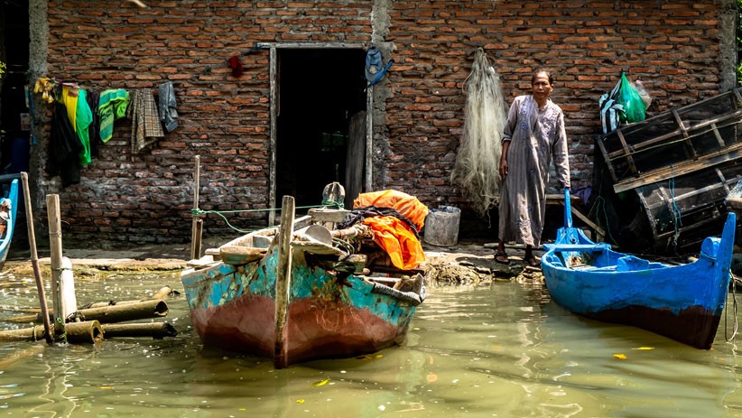 Melihat Dusun yang Tenggelam sejak Tahun 2006 karena Abrasi