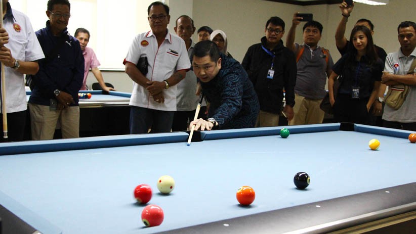 Momen Ketum POBSI Hary Tanoesoedibjo Bermain Biliar saat Buka Pra PON XX - Bagian 2