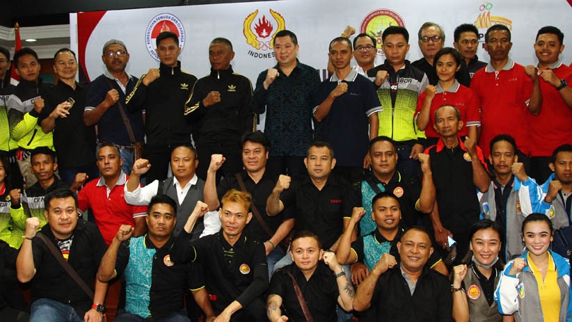 Momen Ketum POBSI Hary Tanoesoedibjo Bermain Biliar saat Buka Pra PON XX - Bagian 6