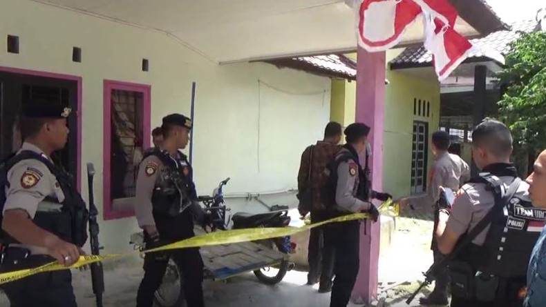 Masalah Tanah, Massa Serang dan Rusak Kantor Desa di Banda Sakti Lhokseumawe