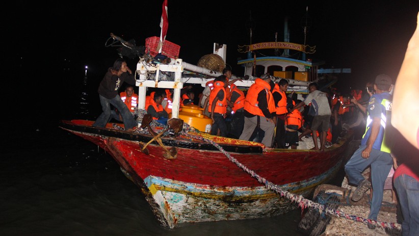 KM Santika Nusantara Terbakar di Tengah Laut, 3 Penumpang Tewas - Bagian 1