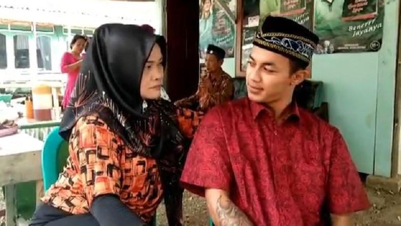 Pemuda 26 Tahun Nikahi Janda 50 Tahun di Banyumas, Berawal dari Kesenian Ebeg