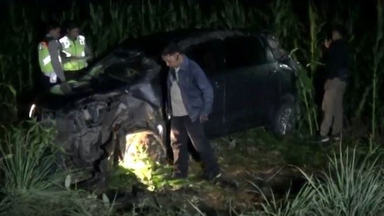 Minibus Terguling Masuk Persawahan Warga di Tuban, 1 Tewas dan 4 Luka-Luka