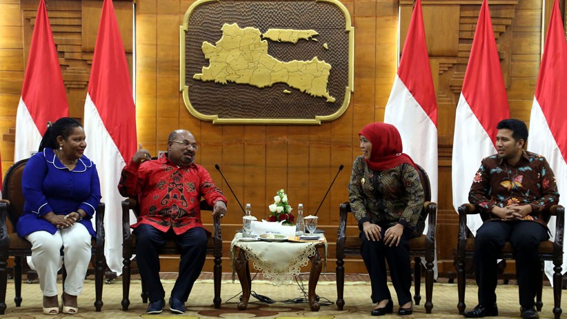 Bahas Kerja Sama Jawa Timur dan Papua, Khofifah Bertemu Lukas Enembe - Bagian 1