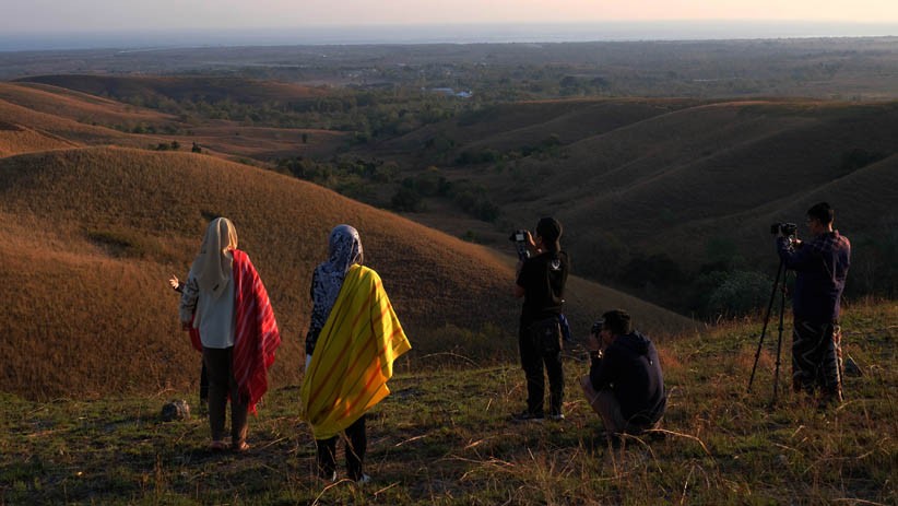 Menikmati Keindahan Alam Bukit Savana Lendongara di NTT - Bagian 3