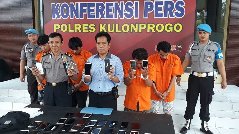title Kumpul Uang untuk Menikah, Pengendara Ojol Nyambi Jadi Penadah Barang Curian Kumpul Uang untuk Menikah, Pengendara Ojol Nyambi Jadi Penadah Barang Curian