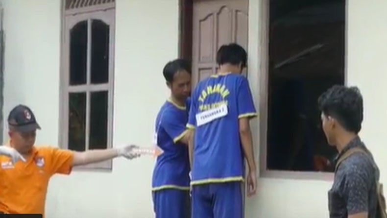 Peragakan 18 Adegan, Para Tersangka Pembunuhan 4 Saudara Sendiri Dicaci Maki