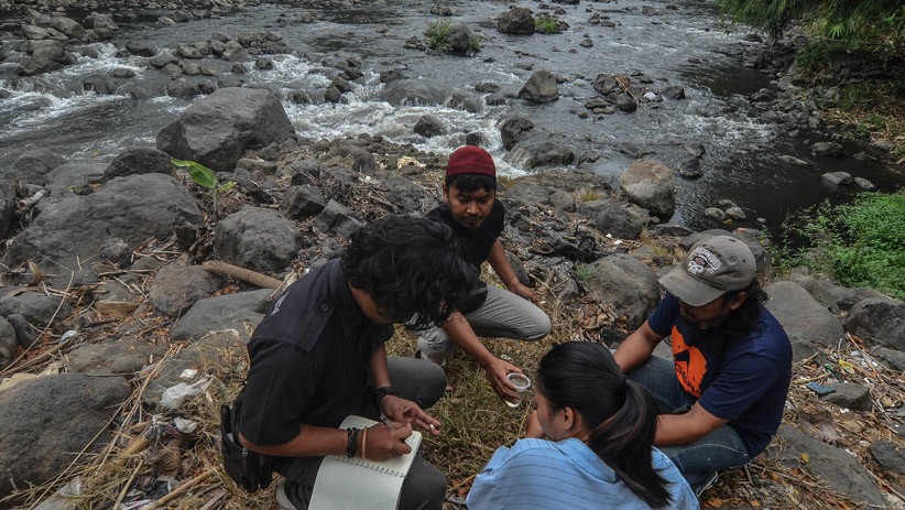Sungai Ciwulan Tasikmalaya Tercemar Limbah Industri - Bagian 2