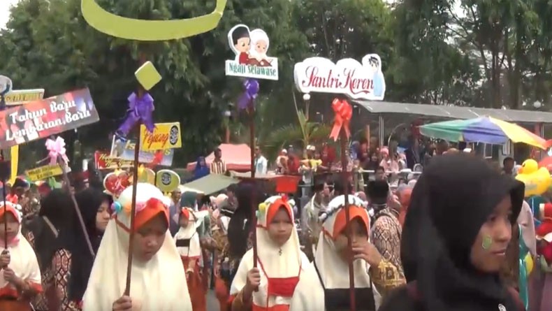 Puluhan Ribu Santri TPQ di Kebumen Pawai Taaruf Meriahkan Tahun Baru Islam