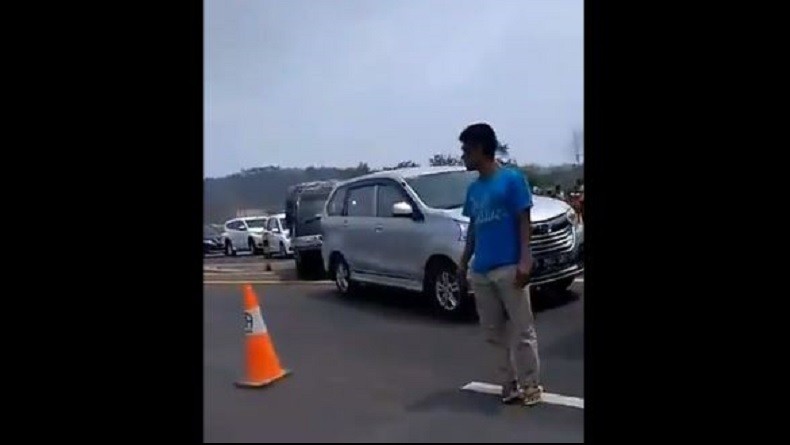 Evakuasi Kecelakaan Beruntun di Cipularang, Petugas Berlakukan Contraflow