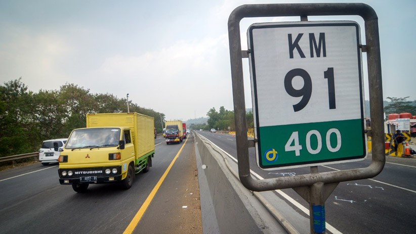 Olah TKP Tabrakan Beruntun, Tol Cipularang Berlaku Contra Flow - Bagian 3