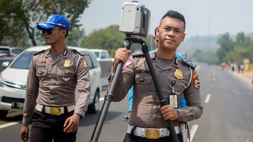 Polisi Olah TKP Kecelakaan Maut Tol Cipularang - Bagian 2