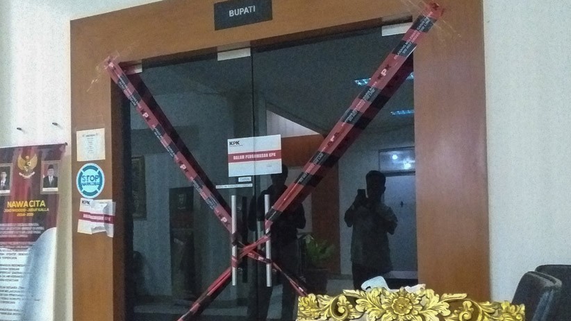 KPK Segel Ruangan Kerja Bupati Muara Enim - Bagian 2