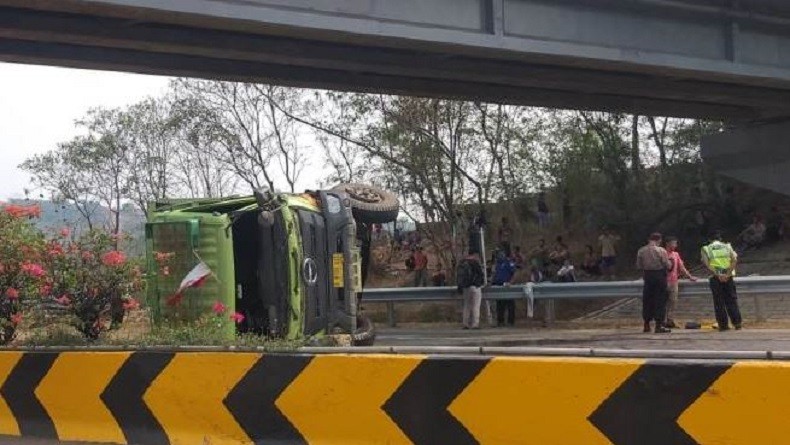 Kecelakaan Beruntun Tol Cipularang, Polisi: Dump Truk Kelebihan Muatan