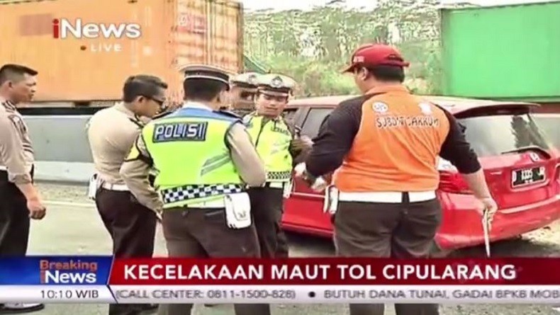 Polisi Olah TKP Kecelakaan Beruntun di Tol Cipularang