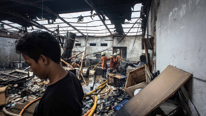 Pabrik Sepatu di Penjaringan Ludes Terbakar - Bagian 2