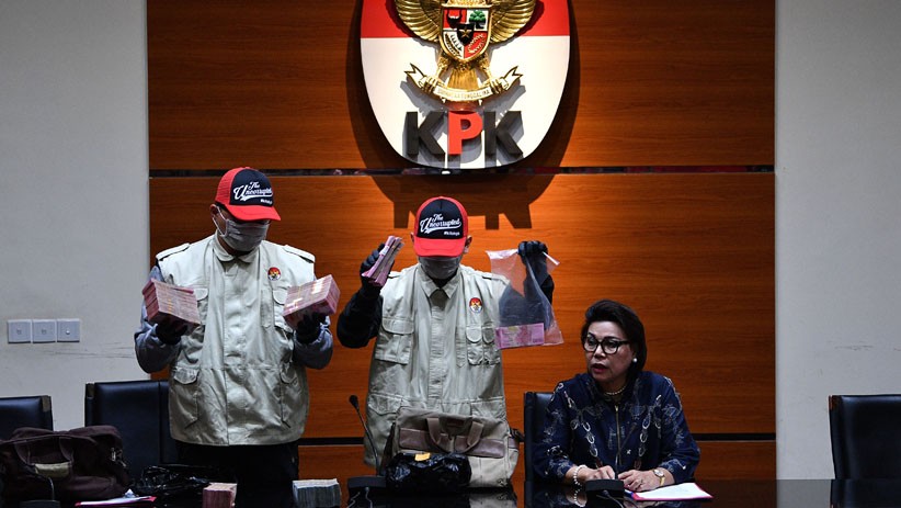 KPK Pamer Barang Bukti Uang Ratusan Juta Hasil OTT Bupati Bengkayang - Bagian 2