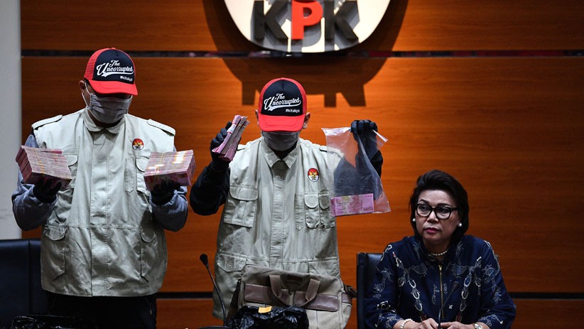 KPK Pamer Barang Bukti Uang Ratusan Juta Hasil OTT Bupati Bengkayang - Bagian 1