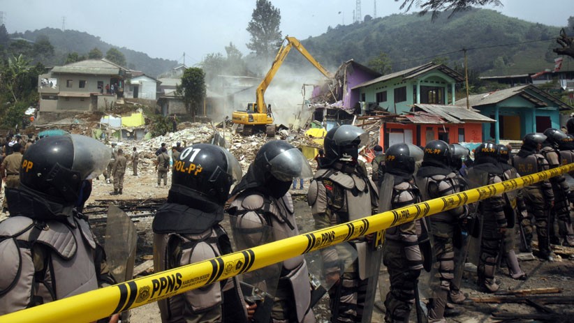Puluhan Bangunan Tidak Berizin di Kawasan Puncak Bogor Dibongkar - Bagian 1