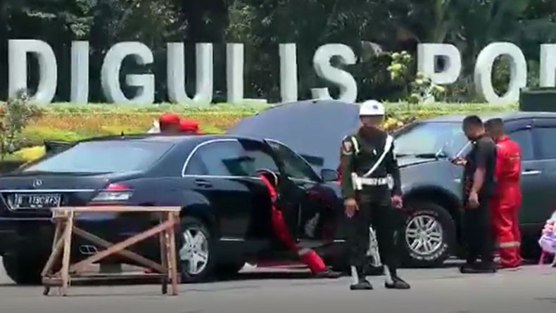 Mobil Mercy Presiden Mogok saat Kunjungan ke Pontianak, Jokowi: Sudah 10 Kali