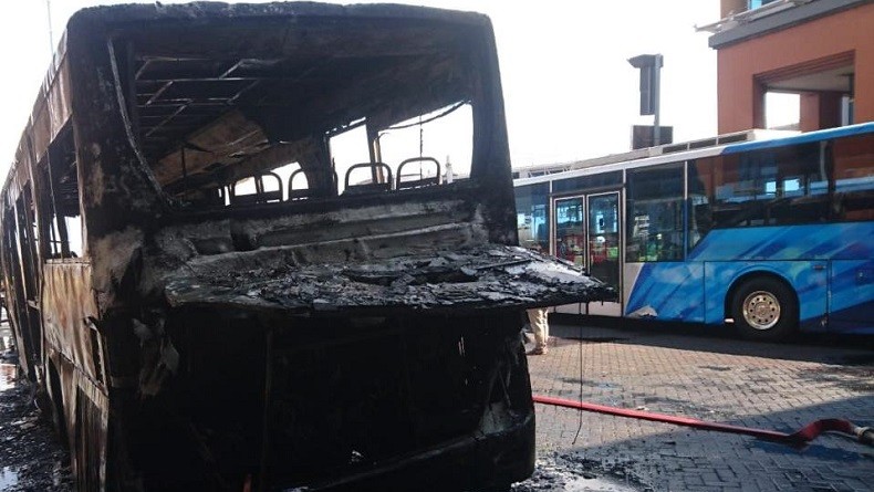 Bus Bandara I Gusti Ngurah Rai Bali Terbakar