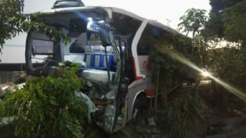 Kecelakaan Maut Bus Vs Truk  di Balongbendo Sidoarjo 1 