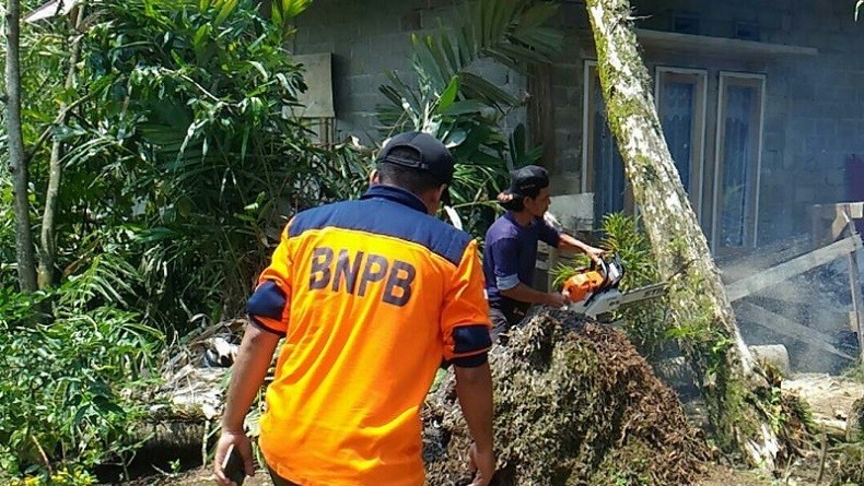 Puting Beliung Terjang Solok Selatan Sumbar, 79 Rumah Rusak