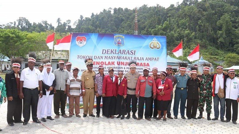 Pemkab Raja Ampat, TNI-Polri dan Para Tokoh Deklarasi Cinta Damai untuk Papua