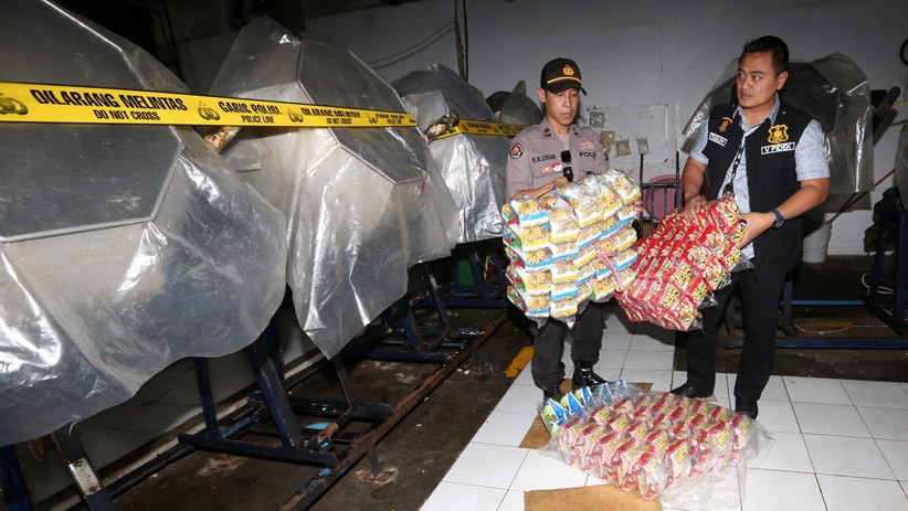 Polrestabes Surabaya Gerebek Pabrik Makanan Ringan Tanpa Izin Edar