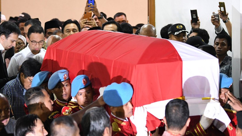 Jenazah BJ Habibie Disemayamkan di Rumah Duka Patra Kuningan - Bagian 2