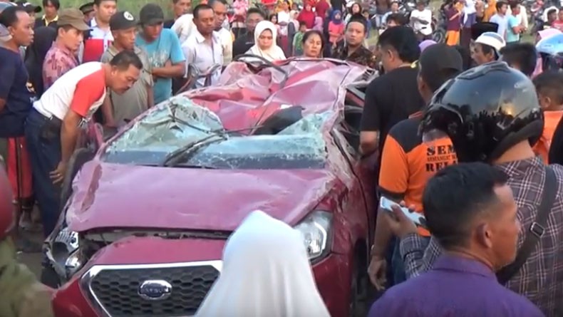 Begini Kondisi Mobil Datsun Go Panca yang Ditabrak KA Rapih Doho di Jombang