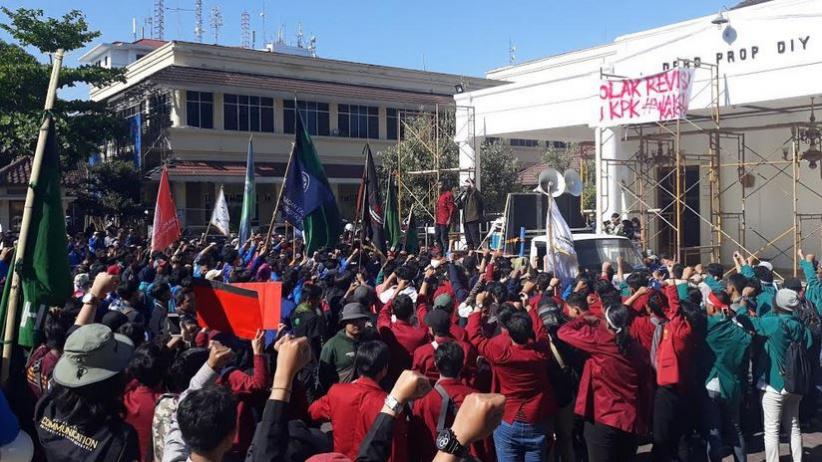 Suarakan Penolakan Revisi UU KPK, Ratusan Mahasiswa di Yogyakarta Turun ke Jalan