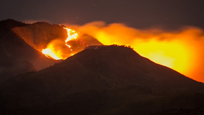 Penampakan Kobaran Api Bakar Hutan Taman Nasional Gunung Merbabu - Bagian 1