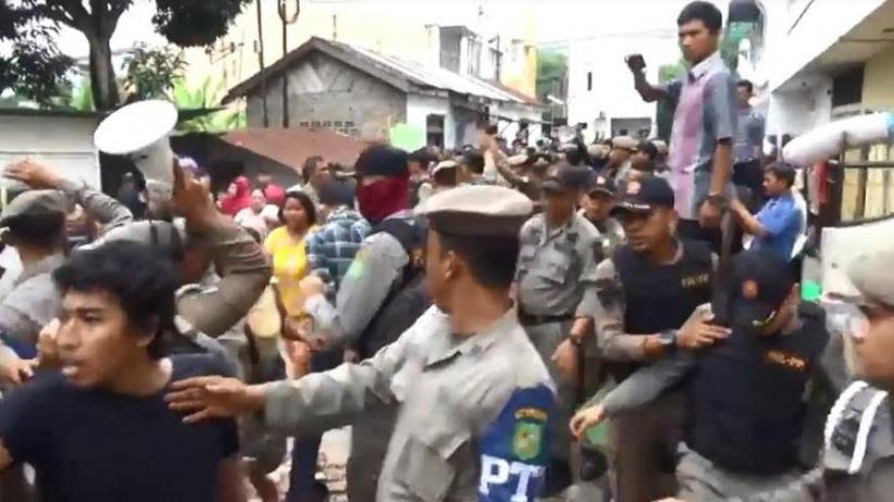 Ricuh Penertiban Bangunan Liar di Medan Barat, Warga dan Satpol PP Bentrok