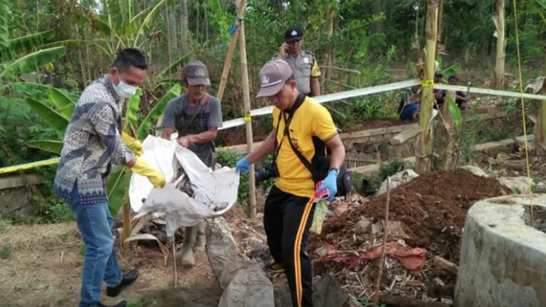 Geger Penemuan Kerangka Manusia Terbungkus Karung Dalam Sumur Tua di Subang