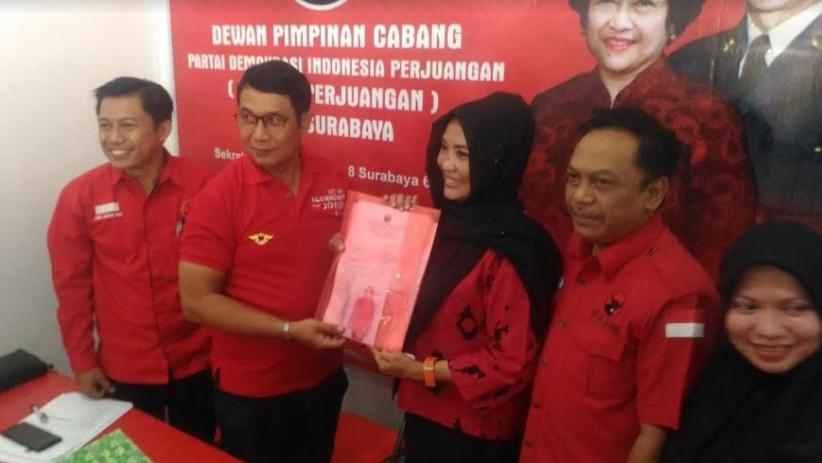 Istri Mantan Wali Kota Bambang DH Resmi Daftar Cawali Surabaya 2020 Lewat PDIP