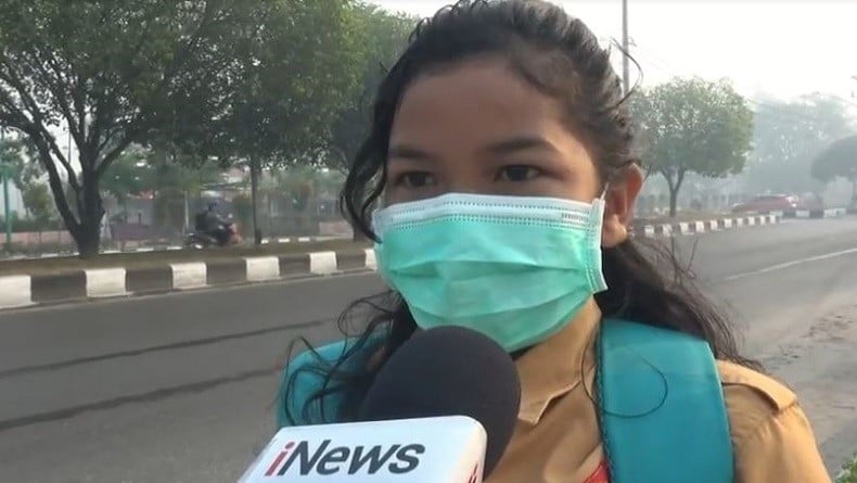 Kabut Asap Makin Pekat di Palangkaraya, Siswa Tetap Sekolah meski Sesak Napas