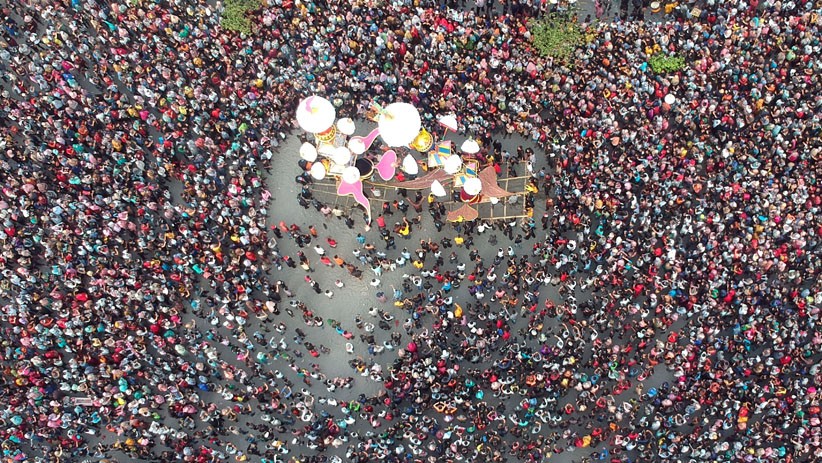 Puncak Pesona Hoyak Tabuik Piaman, Ribuan Warga Padati Pantai Pariaman