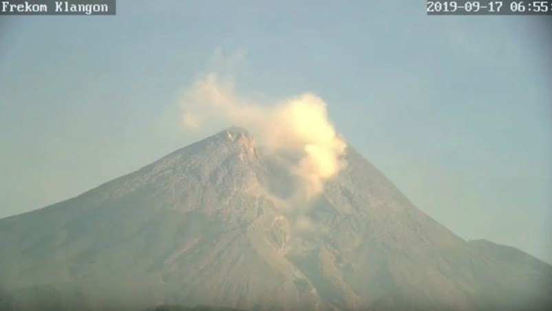 Gunung Merapi Kembali Erupsi, Semburkan Awan Panas Guguran Sejauh 1.100 Meter