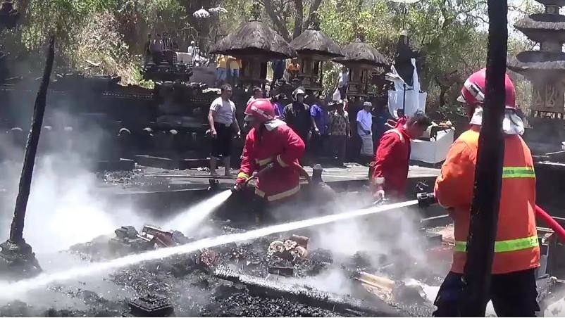 Pura Pucak Sari di Klungkung Bali Terbakar, Sejumlah Bangunan Ludes Dilalap Api